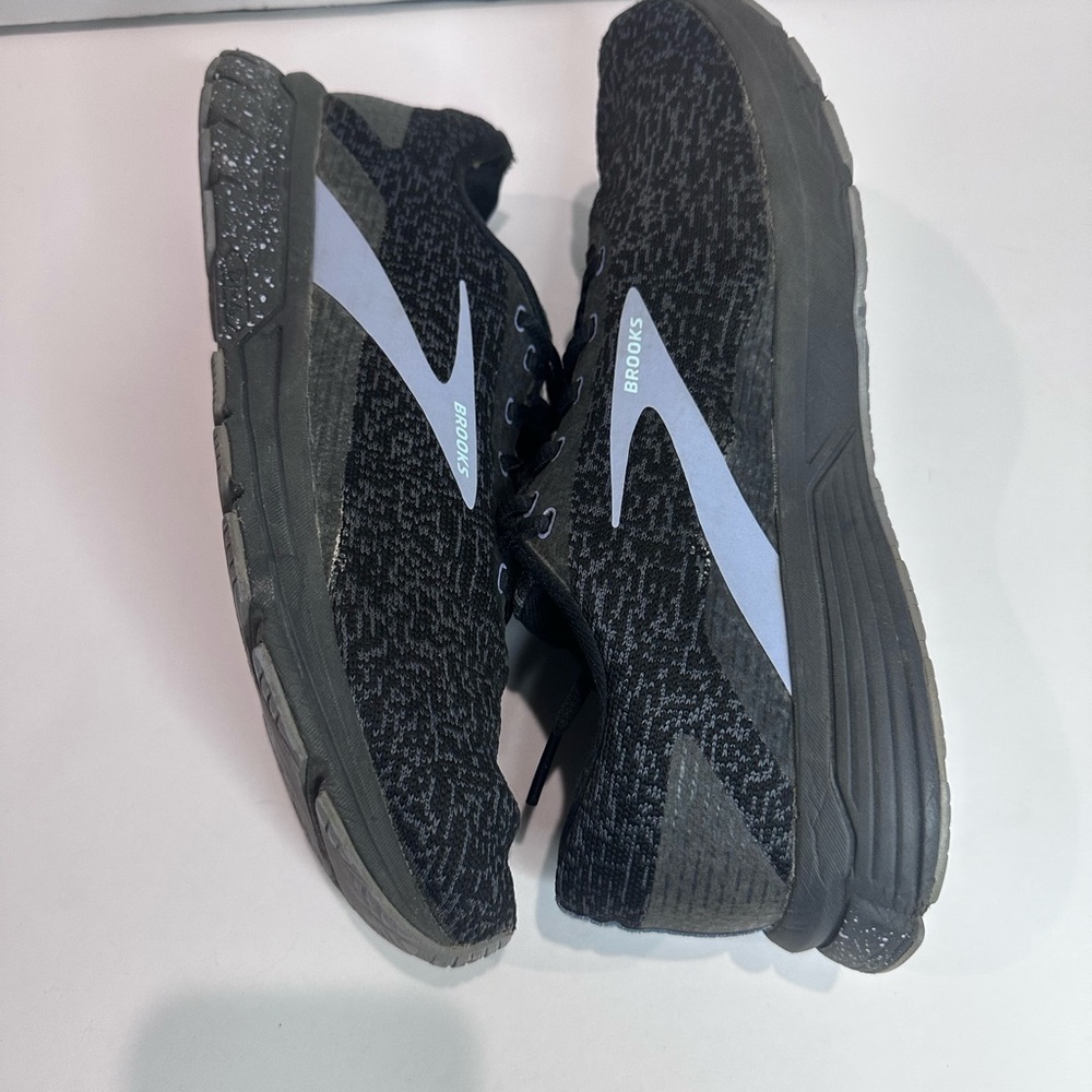 Women’s Brooks Black and Gray Running Shoes Sz.9.5 - Picture 7 of 8